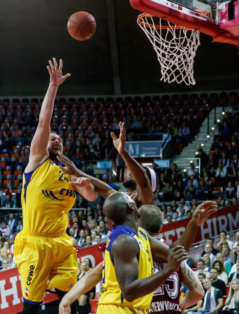 后防线空当 后防线空当