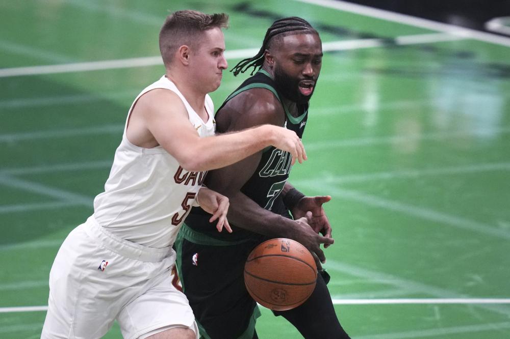 更展现出他 更展现出他